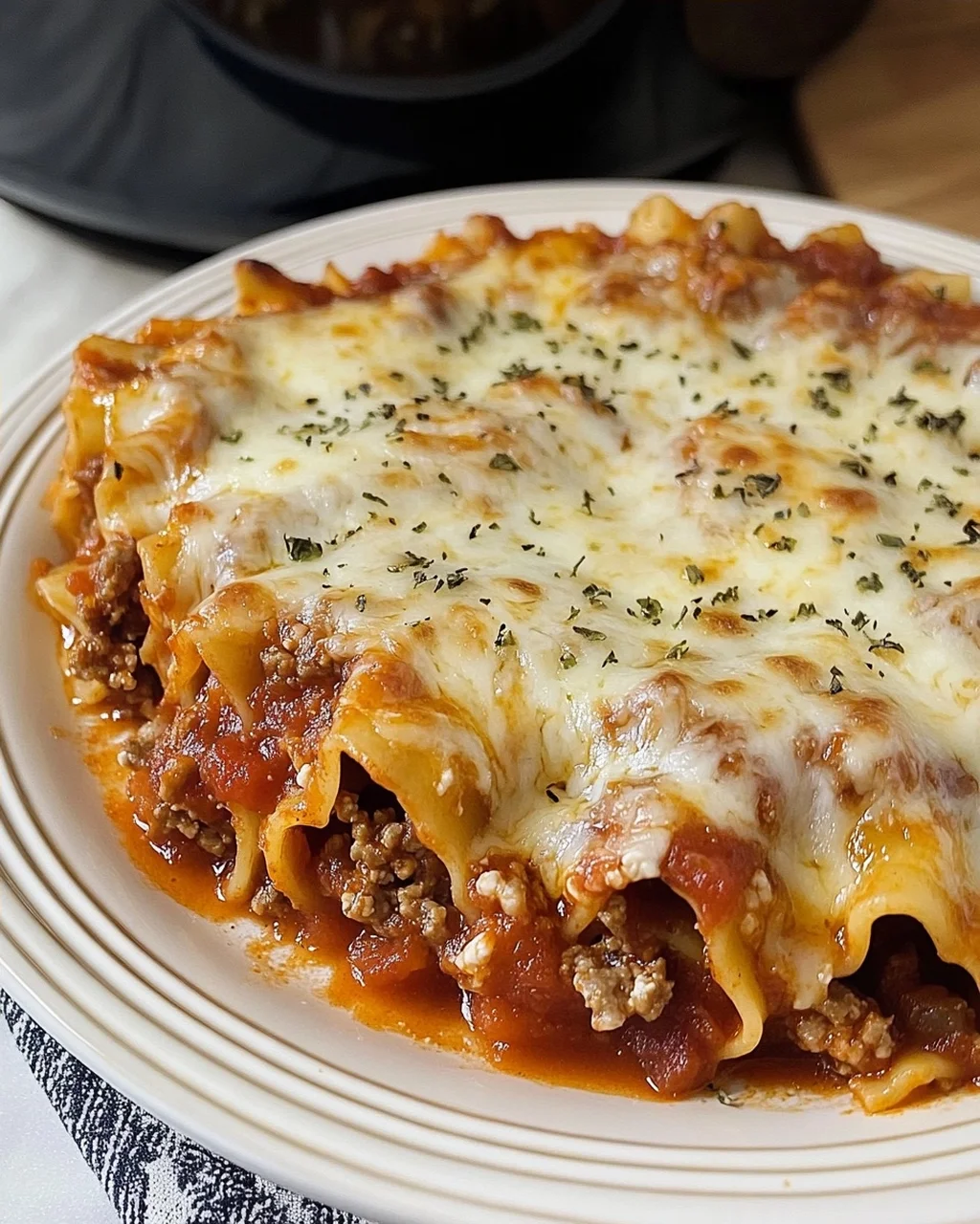 Slow Cooker Cheesy Beef Lasagna Rolls